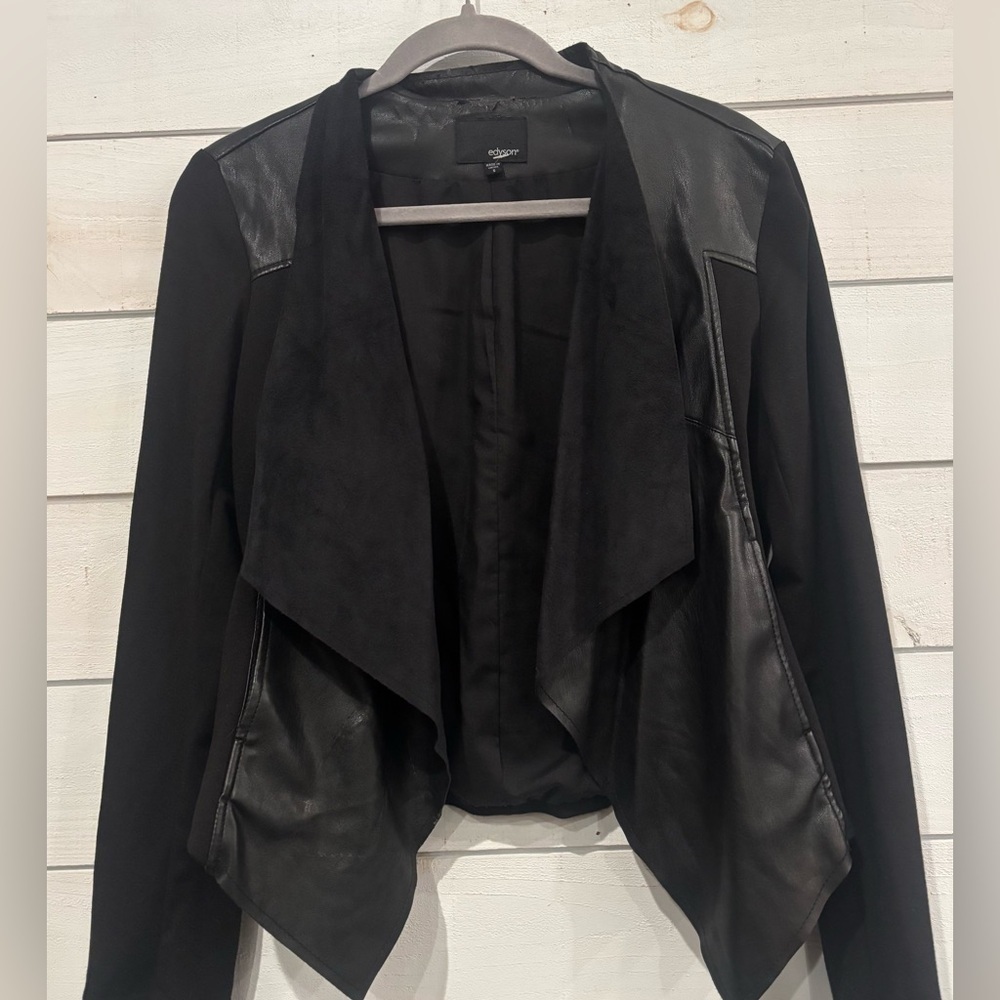 Edyson Cardigan Jacket Draped Open Front jacket in size small with pockets.